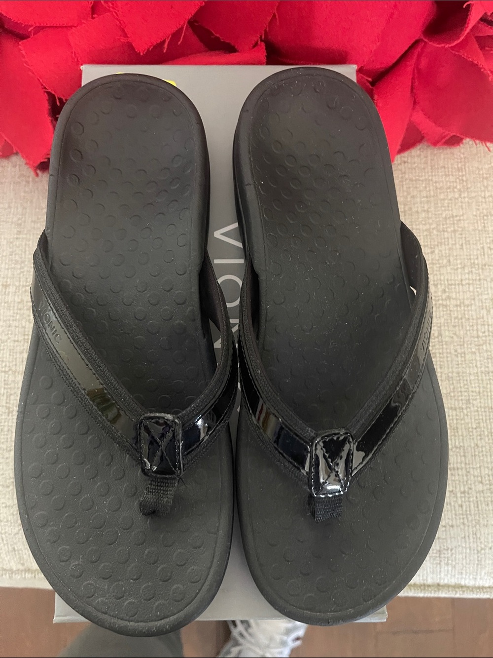 Vionic Black Thong Sandals